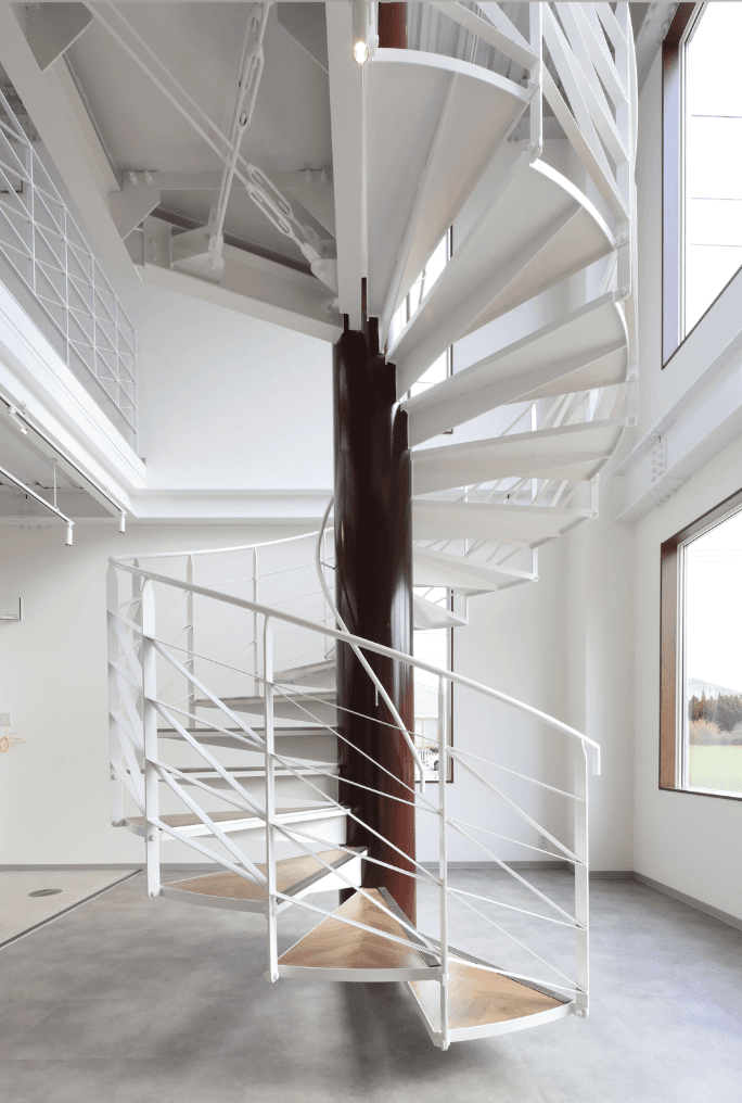 螺旋階段 - 鉄骨の美しい造形